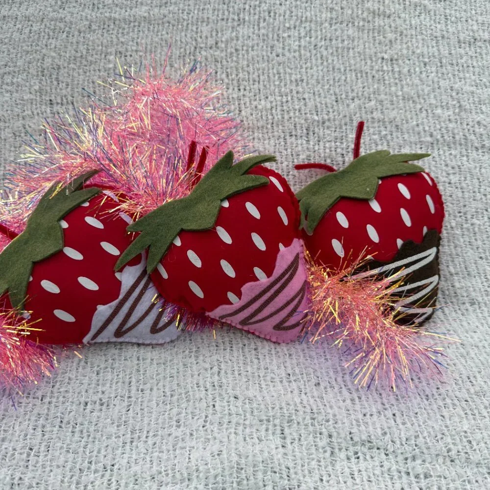 Strawberry felt wreath attachment/ strawberry decor/ home decor